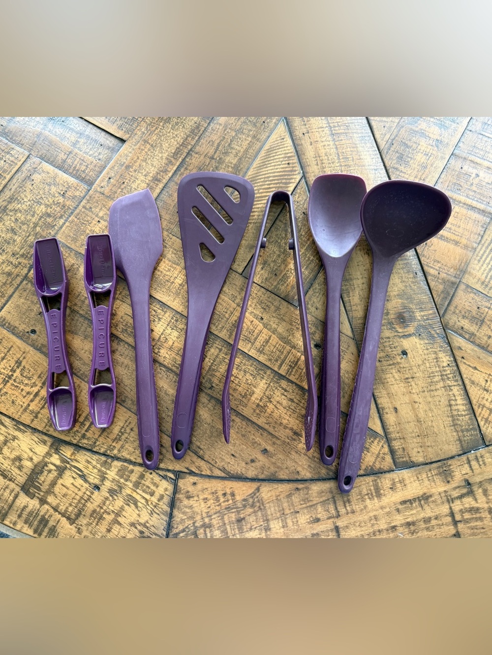 Epicure utensils & 2 measuring spoons